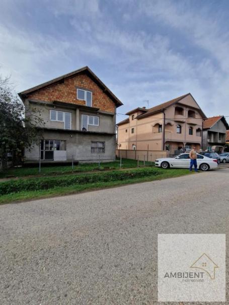 Kuća 256 m² sa placem 5.2 a u Deču, Pećinci