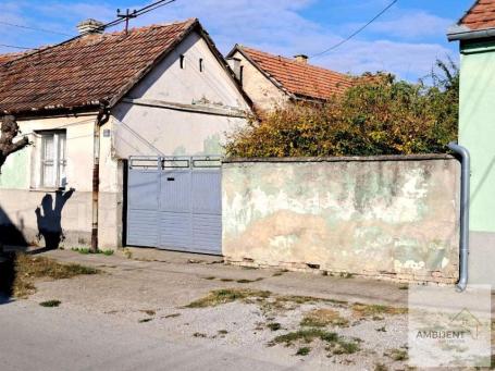 Na prodaju kuća + 8.8 ari placa u Inđiji