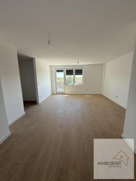 Trosoban stan u Novoj Pazovi, 70 m²