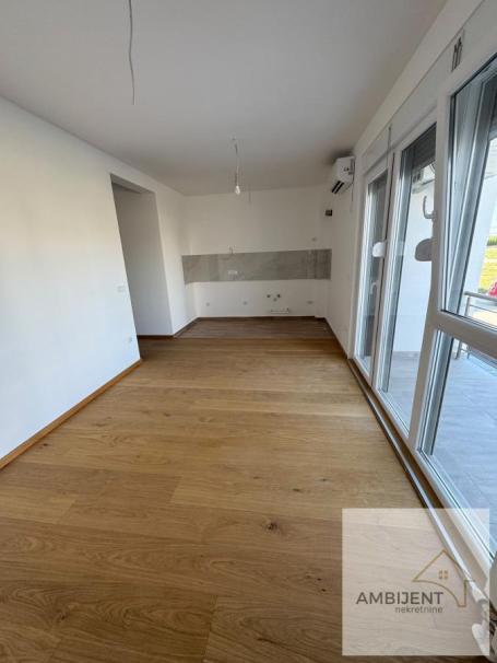 Jednoiposoban stan 36 m², Ledine, Surčin, Beograd