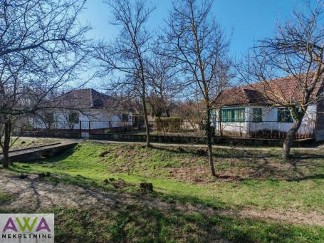 Bezdan – Štrbac | Salaš sa dve kuće na 27 ari, idealno za miran život i uzgoj životinja