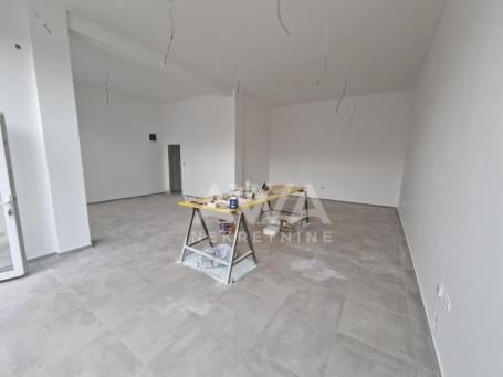 Sombor. Nov lokal, 73m2, širi centar