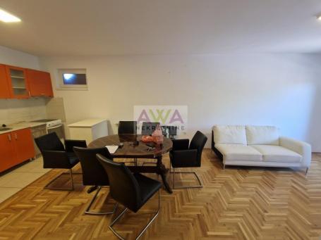 Sombor – Širi centar – Noviji dvosoban stan 59m², I sprat, lift, parking