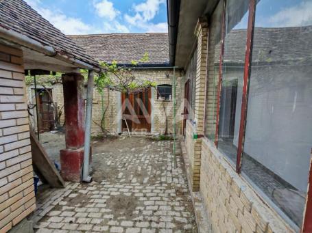Kupusina. Renovirana manja kuća 80m2