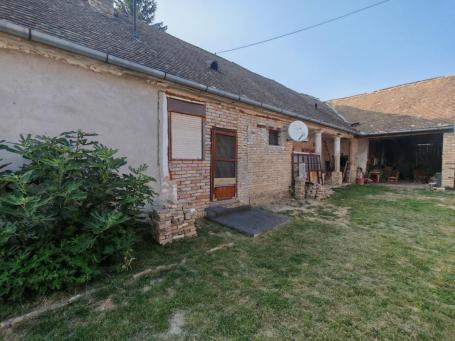 Svilojevo. Trosobna kuća, polurenovirana