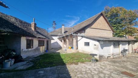 Apatin. Kuća, 148m2, plac 4.6ar