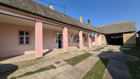 Stapar – kuća sa velikim placem od 3423 m², nekoliko minuta od centra