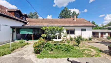 Kuća sa tri stana, 247 m2, Plac 1341 m2