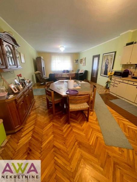 Spratna porodična kuća 115m² + garaža, plac 590m² – Kljajićevo