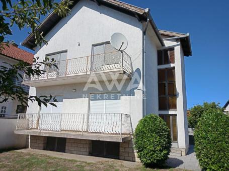 Apatin, Kuća spratnica 87 m2, plac 442 m2