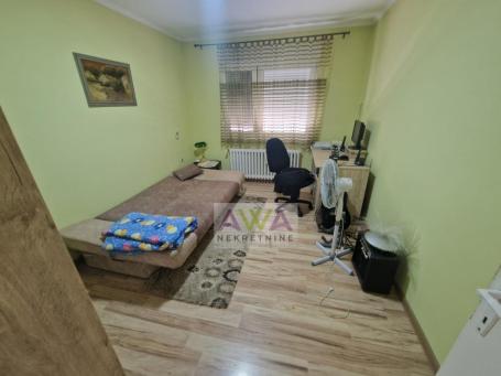 Bački Gračac – Kuća sa lokalom i garažom, plac 650m²