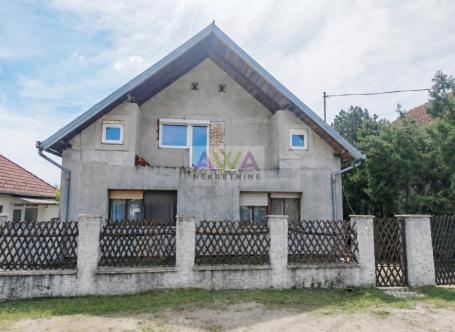 Sombor – Gornja Varoš. Kuća 174m2 sa nezavršenim potkrovljem, plac 727m2