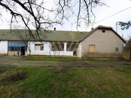 Kuća + veliko imanje u Staparu – idealno za život i uzgoj životinja
