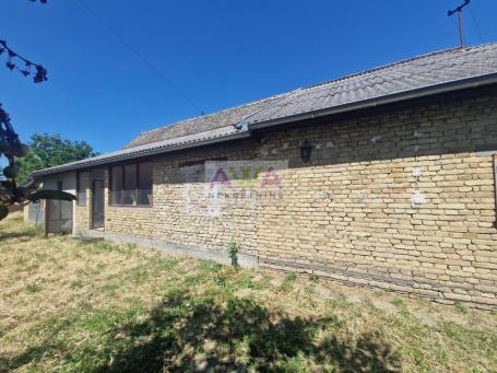 Ruski Krstur – Prizemna kuća 141m², plac 1130m², pomoćni objekti i bašta