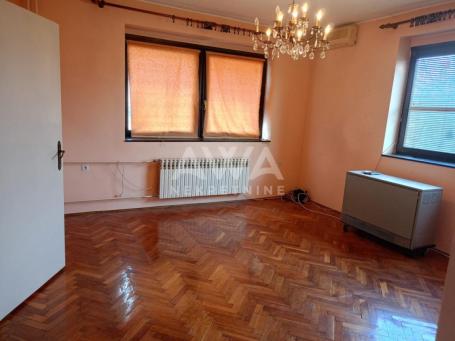 Četvorosoban stan 85m², II sprat – centar Apatina