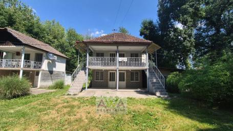 Bezdan – Baračka – Spratna vikendica 72m², treći red od vode