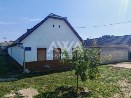 Bački Breg. Kuća u centru, 184m2, plac 12ar