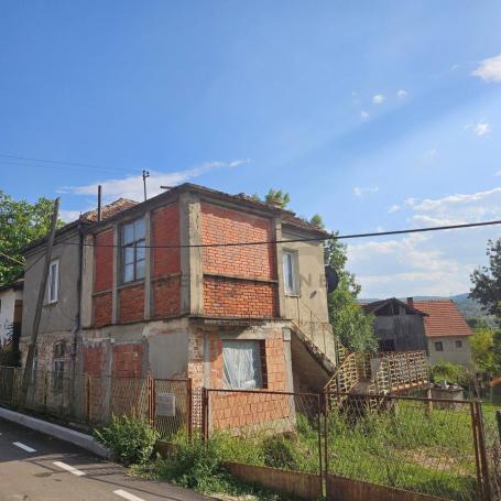 Krivi Vir - seosko domacinstvo, kuca sa ekonomskim objektom na placu od oko 10ari