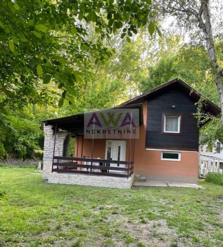 Bezdan – Baračka – Nameštena vikendica 45m², 50m od vode