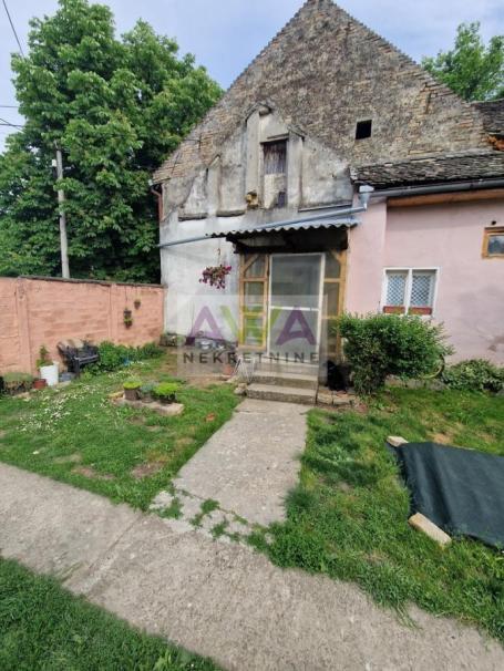 Odžaci – Dvosoban, namešten dvorišni stan 49m2