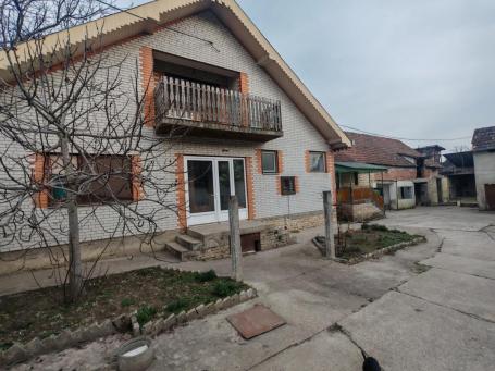 Bajmok – kuća 198m² sa velikim dvorištem i ekonomskim objektima