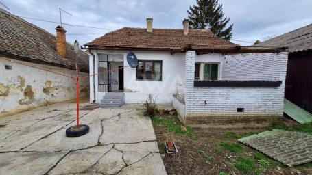 Kuća u Odžacima – 106m², plac 553m², garaža, nameštaj uključen