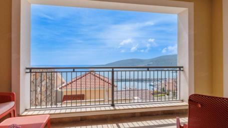 Luxury studio apartment with a sea view – Luštica Bay