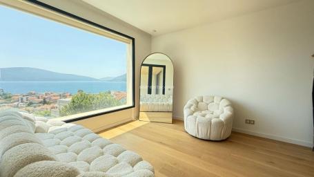 Spacious 103 m2 Duplex Apartment with Sea View in Donja Lastva, Tivat
