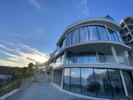 Luxury 1-bedroom in Budva with a view of the Old Town