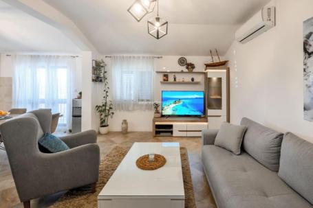 Luxuriöse 3-Zimmer-Wohnung mit privatem Parkplatz – Mrčevac, Tivat