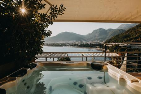 Luxuswohnung mit 2 Schlafzimmern, Jacuzzi und Meerblick – Dukley Gardens, Budva