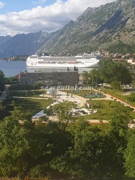 Two-bedroom apartment for long-term rent in Kotor