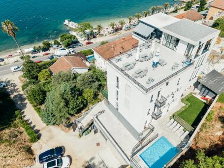 Hotel on the seashore with a swimming pool - Herceg Novi