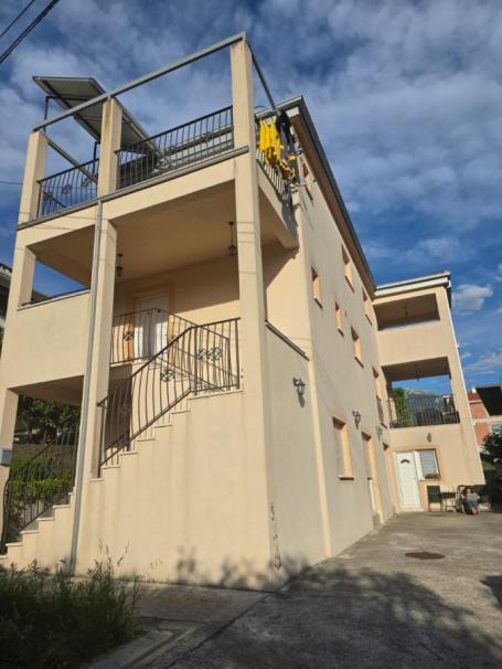 Modern Family House with Sea View and 4 Parking Spaces – Mrčevac, Tivat