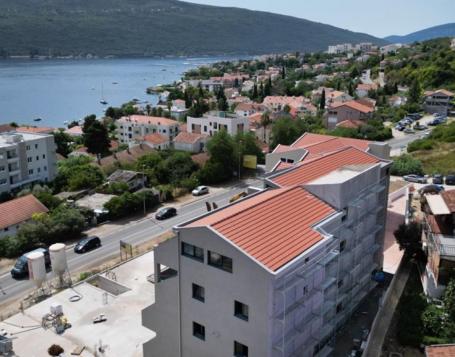 One-bedroom apartment with sea view in Đenovići