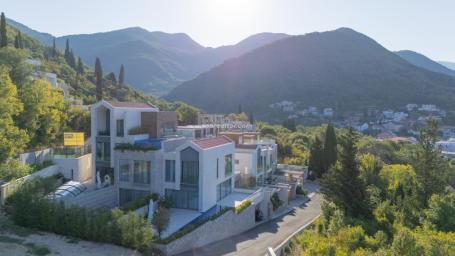 Premium Townhouse 286 m2 with Private Pool in Donja Lastva (K-1)
