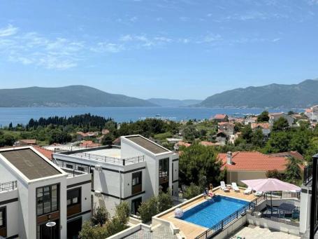 Two-bedroom apartment 50m2 with a 47m2 roof terrace and sea view – Tivat, Kava