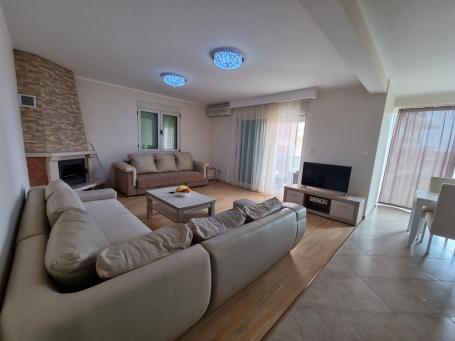 Geräumige Zwei-Zimmer-Wohnung in Bečići