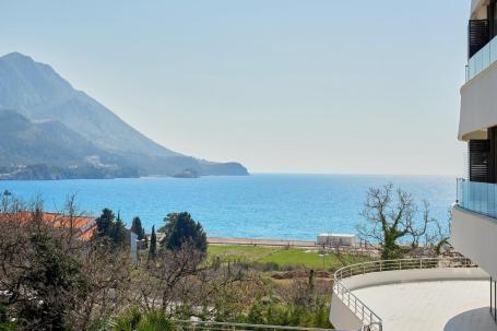 One-Bedroom Apartment with Sea View