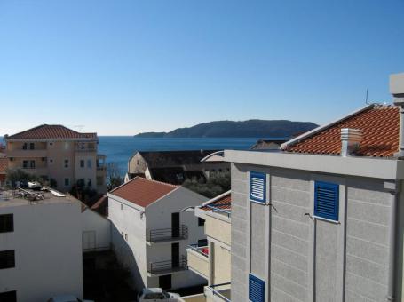A one-room apartment with a sea view is for sale in Rafailovići-Budva
