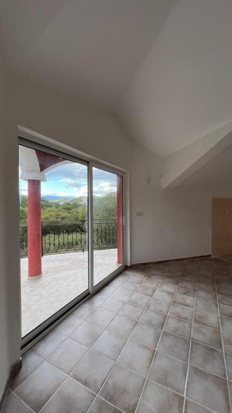 New 79 m2 Apartment in Lastva Grbaljska, Top Floor with High Ceilings, Terrace and Parking