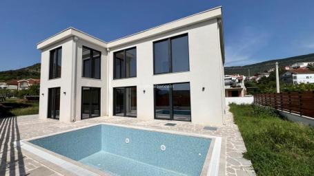 Modern villa with pool in Dumidran, Tivat