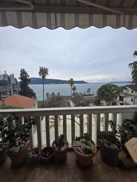 House for Sale 250m2, 3 Floors, two commercial spaces on the ground floor, Herceg Novi