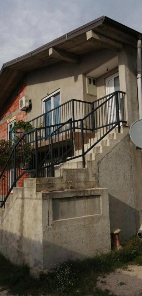 For Sale Half of a Semi-Detached House, Sutomore