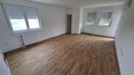 NOV Trosoban prazan stan + garažno mesto Preradovićeva