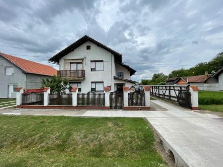 Porodična spratna kuća 250m Žitište PRODAJE SE
