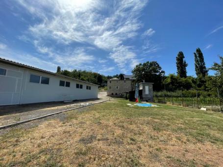 Kuća 150m i hala 470m plac 1500m Paragovo PRODAJE SE