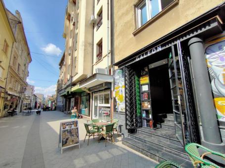 Ulični lokal 58m Novi Sad Laze Telečkog opremljen kafic