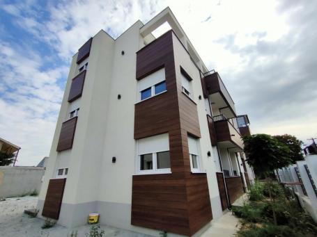 Tri dvosobna stana u istom ulazu 48m 50m 51m Telep useljivo NOVO