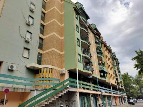 TROSOBAN 103m Novi Sad Vase Stajića - strogi Centar Uknjizen